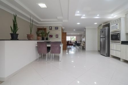 Casa à venda com 218m², 3 quartos e 2 vagas Casa à venda com 218m², 3 quartos e 2 vagasCozinha