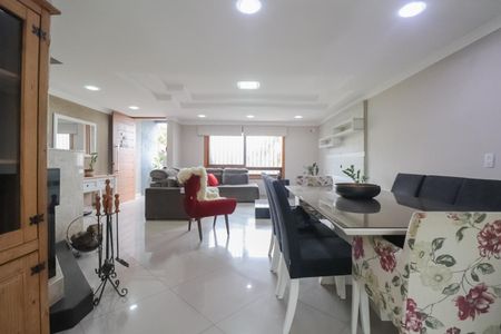 Casa à venda com 218m², 3 quartos e 2 vagas Casa à venda com 218m², 3 quartos e 2 vagasSala