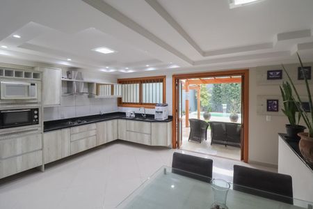 Casa à venda com 218m², 3 quartos e 2 vagas Casa à venda com 218m², 3 quartos e 2 vagasCozinha