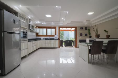 Casa à venda com 218m², 3 quartos e 2 vagas Casa à venda com 218m², 3 quartos e 2 vagasCozinha