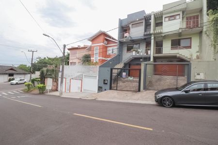 Casa à venda com 218m², 3 quartos e 2 vagas Casa à venda com 218m², 3 quartos e 2 vagasFachada