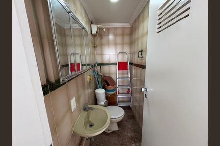 Apartamento à venda com 387m², 3 quartos e 8 vagasBanheiro de Serviço