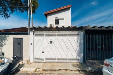 Casa à venda com 100m², 2 quartos e 1 vaga Casa à venda com 100m², 2 quartos e 1 vagaFachada