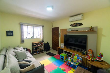 Casa à venda com 100m², 2 quartos e 1 vaga Casa à venda com 100m², 2 quartos e 1 vagaSala