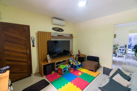 Casa à venda com 100m², 2 quartos e 1 vaga Casa à venda com 100m², 2 quartos e 1 vagaSala