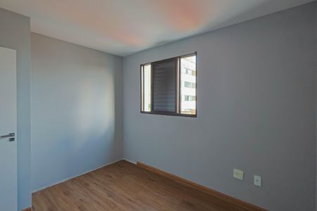 Apartamento à venda com 103m², 4 quartos e 2 vagasQuarto 2