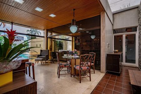 Casa à venda com 380m², 3 quartos e 6 vagas