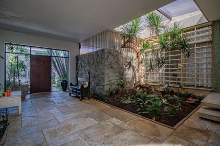 Casa à venda com 380m², 3 quartos e 6 vagas