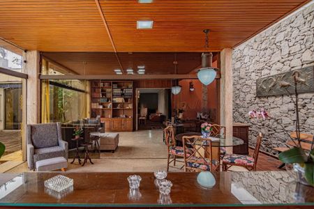 Casa à venda com 380m², 3 quartos e 6 vagas