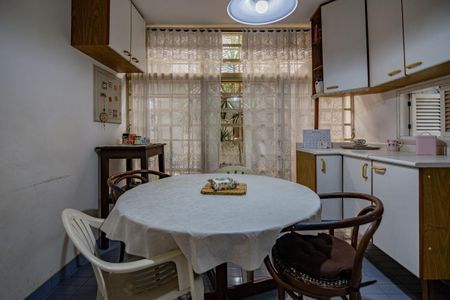 Casa à venda com 380m², 3 quartos e 6 vagas