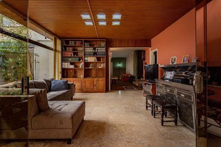 Casa à venda com 380m², 3 quartos e 6 vagas