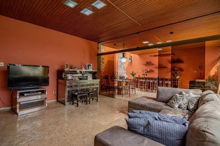 Casa à venda com 380m², 3 quartos e 6 vagas