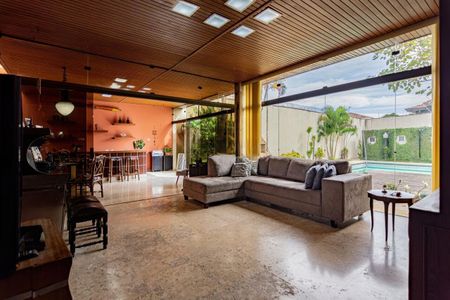 Casa à venda com 380m², 3 quartos e 6 vagas