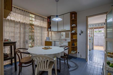 Casa à venda com 380m², 3 quartos e 6 vagas