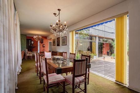 Casa à venda com 380m², 3 quartos e 6 vagas