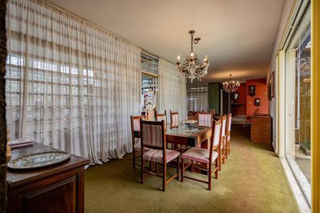 Casa à venda com 380m², 3 quartos e 6 vagas