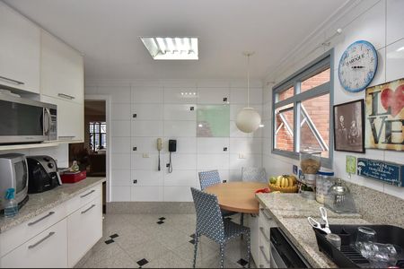 Apartamento à venda com 237m², 4 quartos e 4 vagasCozinha