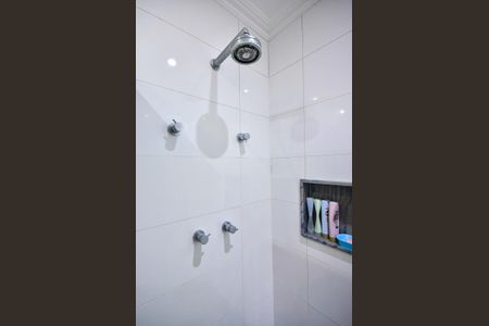 Apartamento à venda com 237m², 4 quartos e 4 vagasChuveiro da Suíte 1