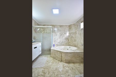 Apartamento à venda com 237m², 4 quartos e 4 vagasBanheiro Suíte 2