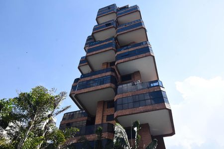 Apartamento à venda com 237m², 4 quartos e 4 vagasFachada