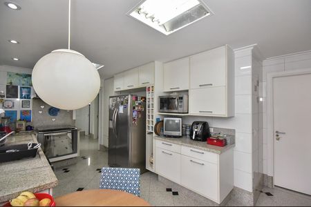 Apartamento à venda com 237m², 4 quartos e 4 vagasCozinha