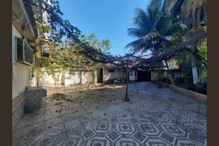 Casa à venda com 229m², 6 quartos e 6 vagas