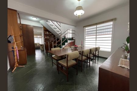 Casa à venda com 200m², 3 quartos e 2 vagasSala