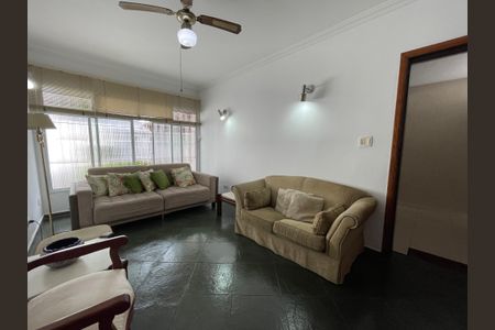 Casa à venda com 200m², 3 quartos e 2 vagasSala