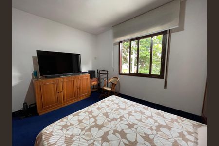 Casa à venda com 200m², 3 quartos e 2 vagasSuíte