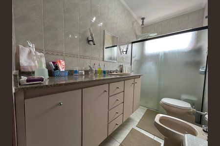 Casa à venda com 200m², 3 quartos e 2 vagasBanheiro da Suíte