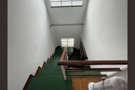 Casa à venda com 200m², 3 quartos e 2 vagasEscada