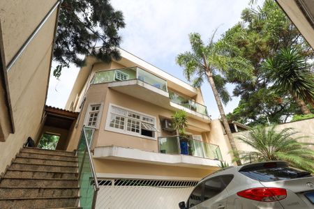 Casa para alugar com 520m², 4 quartos e 10 vagasFachada