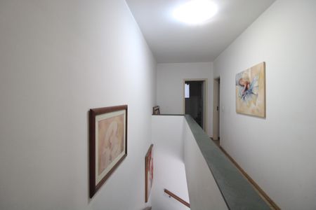 Casa à venda com 220m², 3 quartos e 2 vagasCorredor