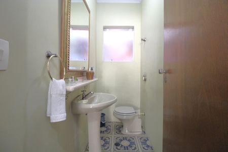 Casa à venda com 220m², 3 quartos e 2 vagasBanheiro de Serviço