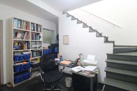 Casa à venda com 220m², 3 quartos e 2 vagasEscritório