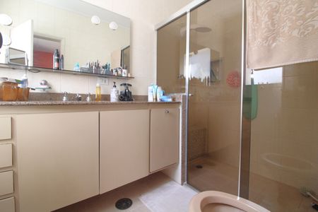 Casa à venda com 220m², 3 quartos e 2 vagasBanheiro 1