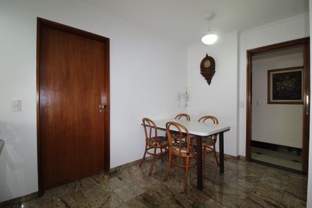 Apartamento à venda com 215m², 4 quartos e 2 vagasCozinha
