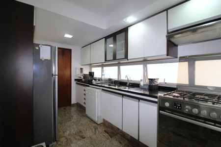 Apartamento à venda com 215m², 4 quartos e 2 vagasCozinha