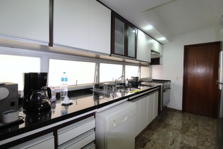 Apartamento à venda com 215m², 4 quartos e 2 vagasCozinha