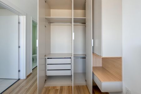 Studio para alugar com 28m², 1 quarto e sem vaga Studio para alugar com 28m², 1 quarto e sem vagaQuarto - Armários