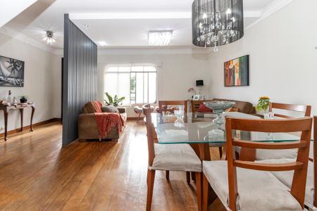 Casa à venda com 140m², 3 quartos e 2 vagasSala