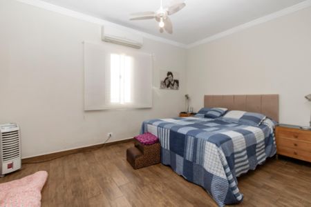 Casa à venda com 140m², 3 quartos e 2 vagasSuíte