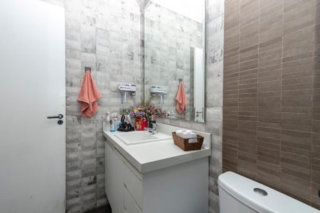 Casa à venda com 140m², 3 quartos e 2 vagasBanheiro