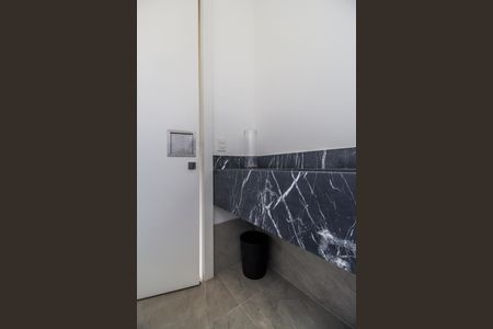 Casa à venda com 537m², 5 quartos e 4 vagas Casa à venda com 537m², 5 quartos e 4 vagasBanheiro