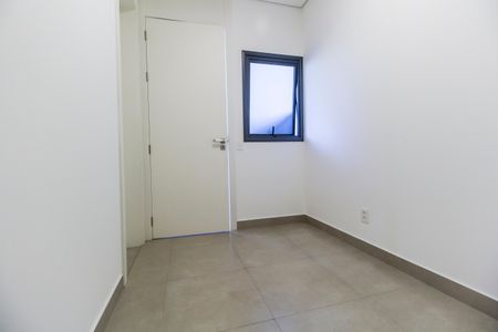 Casa à venda com 537m², 5 quartos e 4 vagas Casa à venda com 537m², 5 quartos e 4 vagasQuarto de Serviço