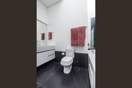 Casa à venda com 537m², 5 quartos e 4 vagas Casa à venda com 537m², 5 quartos e 4 vagasBanheiro da Suíte 1