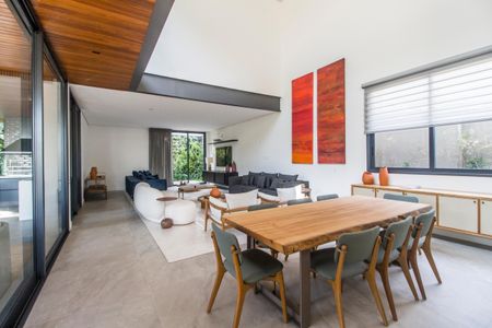 Casa à venda com 537m², 5 quartos e 4 vagas Casa à venda com 537m², 5 quartos e 4 vagasSala de Jantar