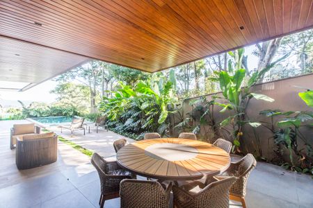 Casa à venda com 537m², 5 quartos e 4 vagas Casa à venda com 537m², 5 quartos e 4 vagasVaranda gourmet