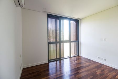 Casa à venda com 537m², 5 quartos e 4 vagas Casa à venda com 537m², 5 quartos e 4 vagasSuíte 4