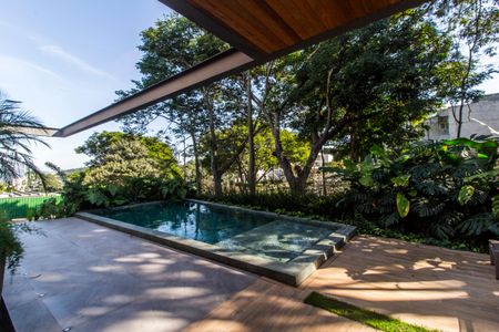 Casa à venda com 537m², 5 quartos e 4 vagas Casa à venda com 537m², 5 quartos e 4 vagasPiscina